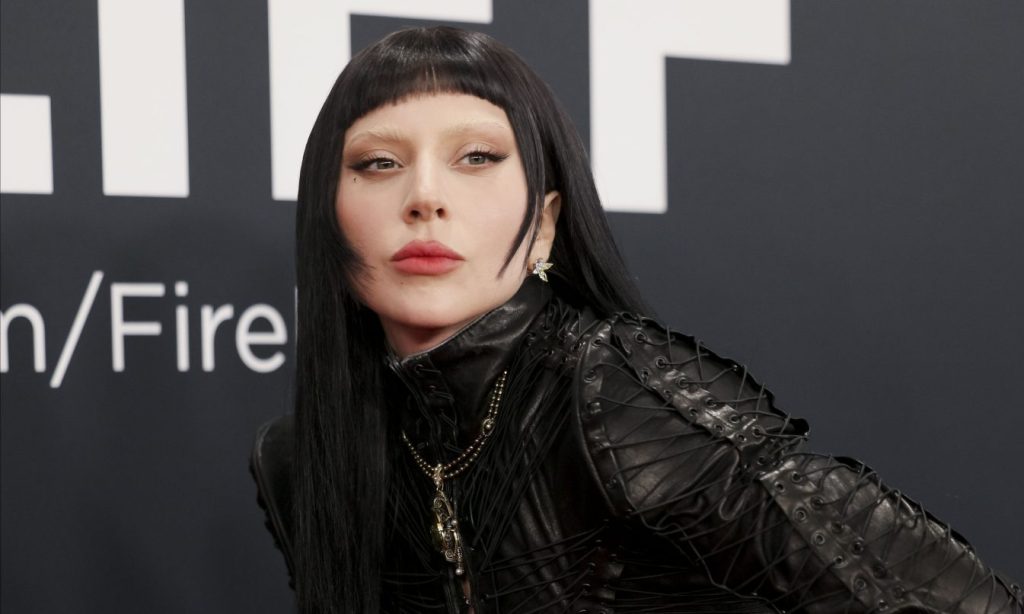 Lady Gaga to Delw Dark New Anthem 'Dead Dance' para la temporada 2 de 'Miércoles'