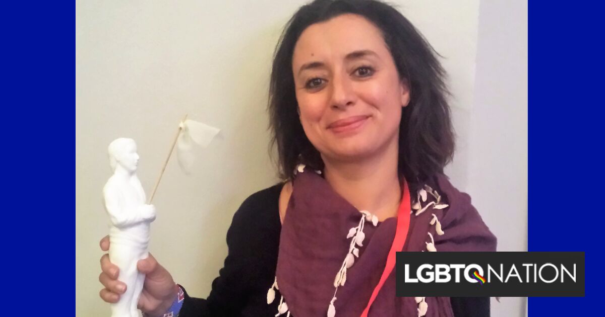 Llevaba una camiseta "Allah Is Lesbian". Ella podría ir a la cárcel por ello.