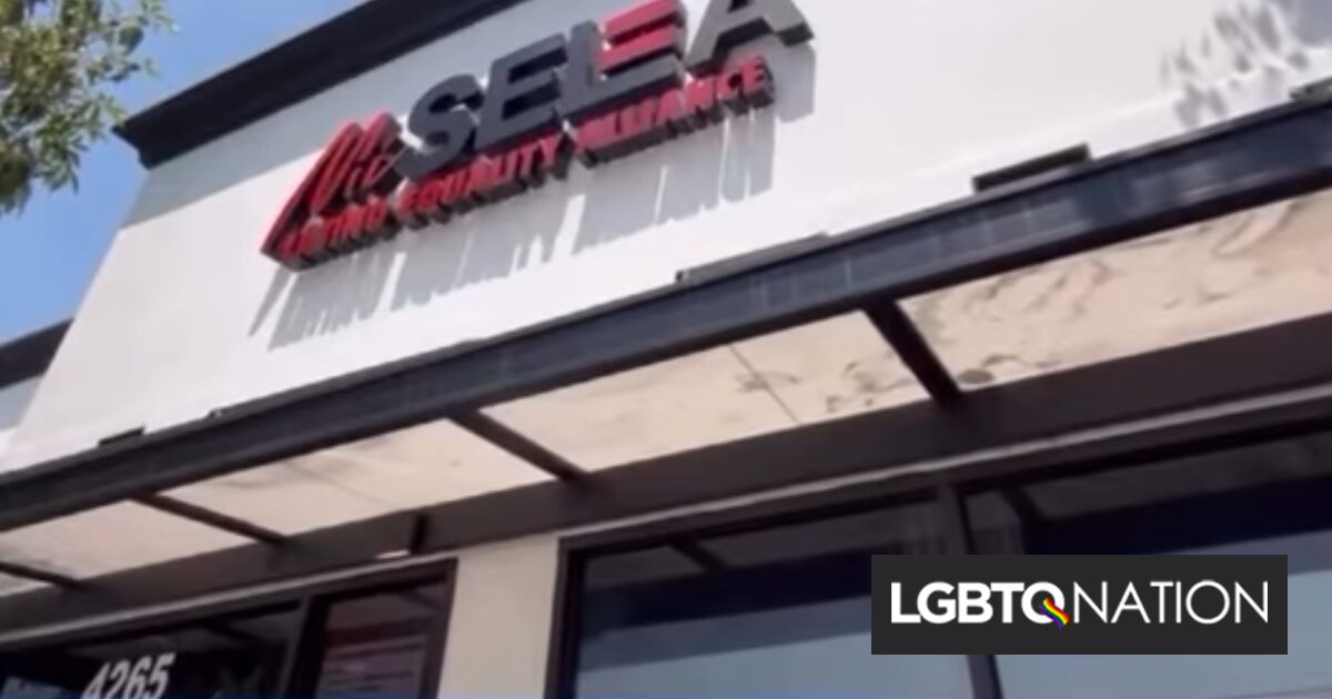 LATINO LGBTQ+ Centro juvenil destrozado con heces de perro