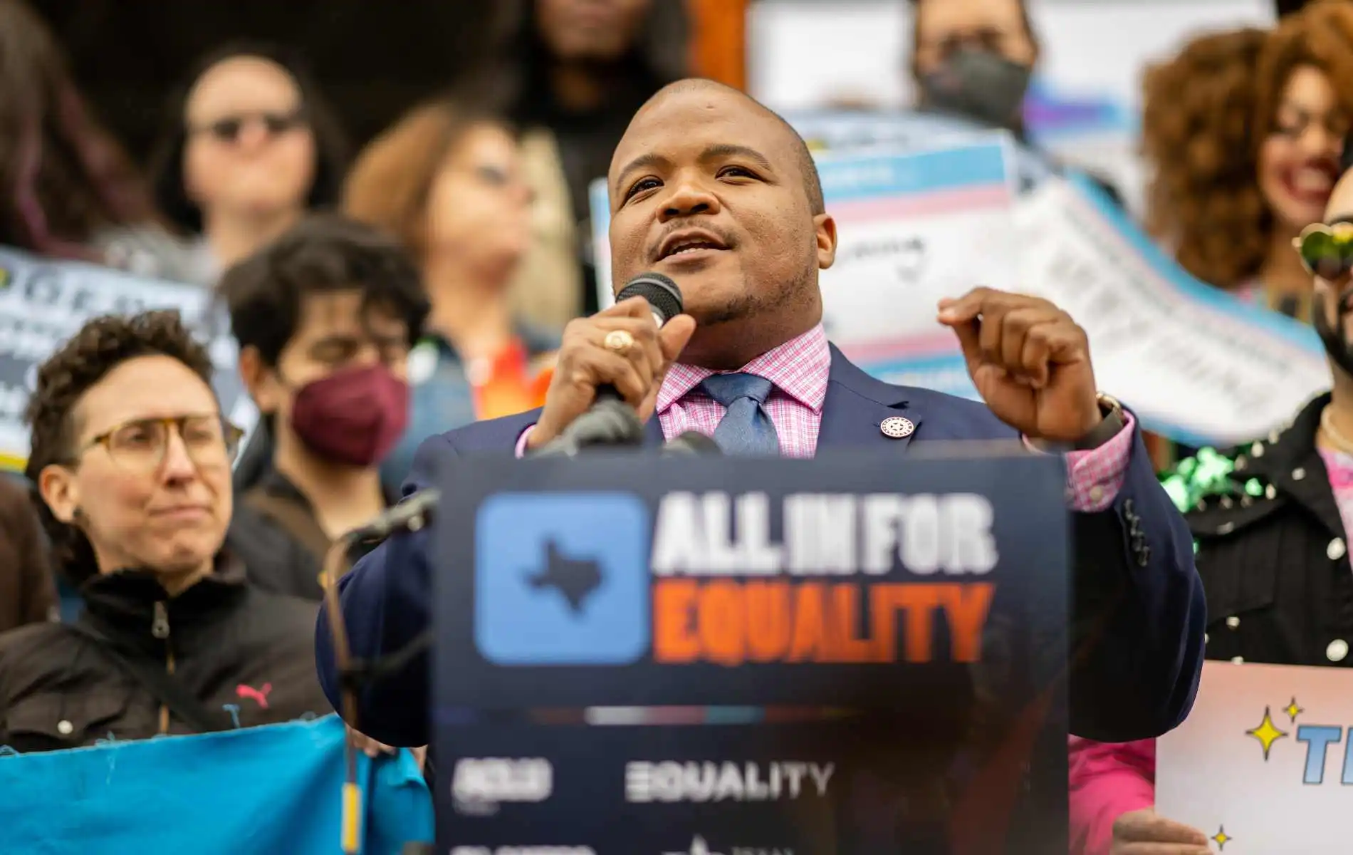 Los demócratas de Texas 'arrastraron' a su policía escolta a un bar gay de Dallas en medio de la batalla de redistribución de distritos