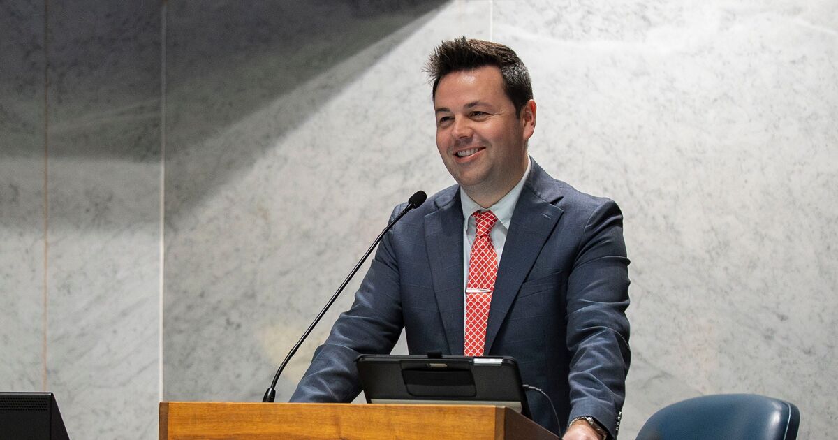 Anti-LGBTQ+ oficial dice que la separación de la iglesia y el estado es un "arma" para "desmantelar nuestra república"