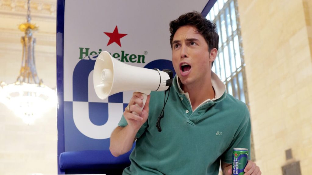Benito Skinner se asocia con Heineken para una campaña abierta de los Estados Unidos sin juicio