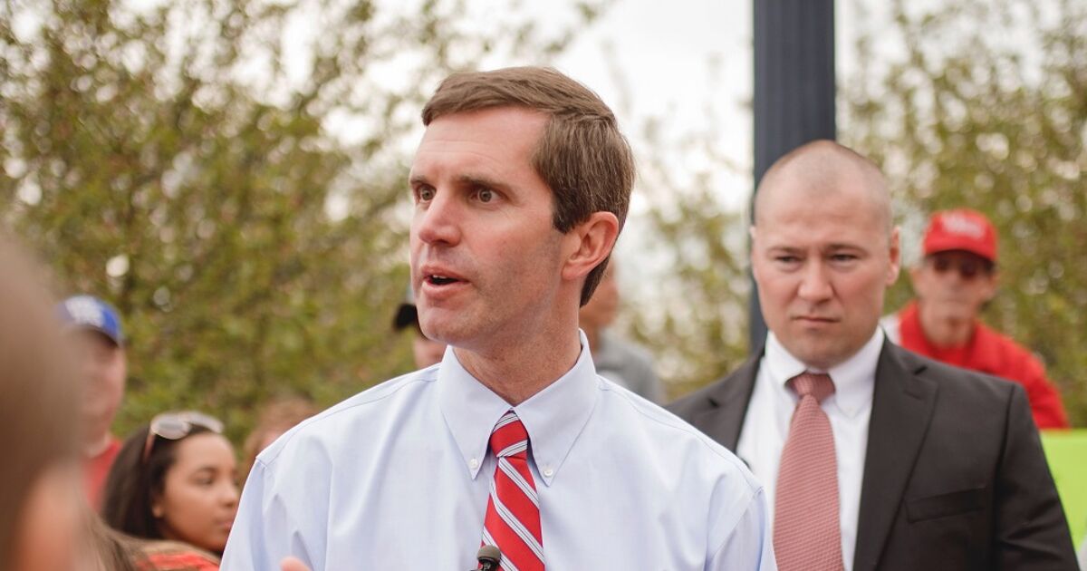 Eche un vistazo más profundo a la batalla de Andy Beshear contra la terapia de conversión