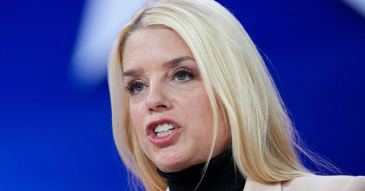 El DOJ exige información privada sobre pacientes con jóvenes trans de 20 proveedores médicos que afirman el género