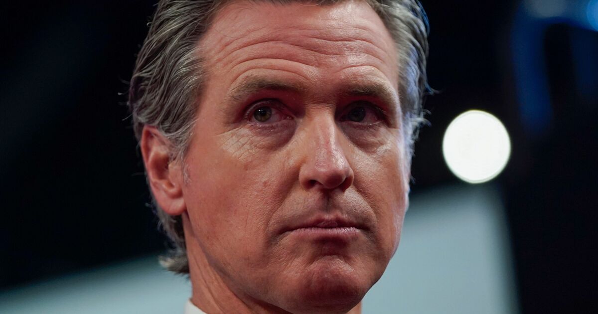 El activista advierte que el surgimiento de Gavin Newsom es una señal siniestra para las personas trans