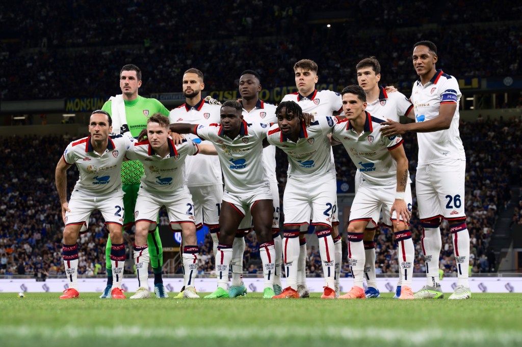 El futbolista gay dice que se ha "retirado" después de una "lesión muy grave"