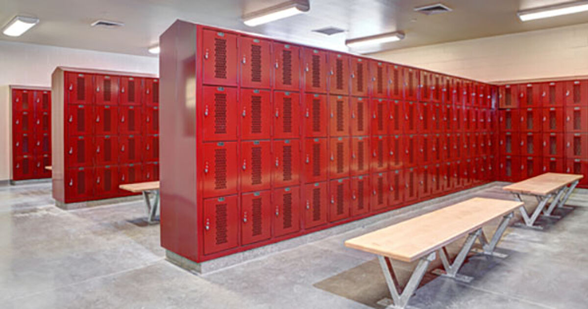 Estudiantes suspendidos por la intimidación de los adolescentes trans mientras Trump toma medidas enérgicas en la escuela para apoyar a los niños trans