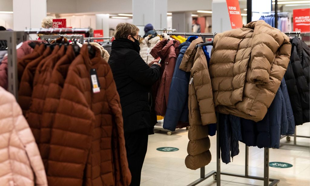 Dentro de la sección de ropa de A Marks & Spencer.