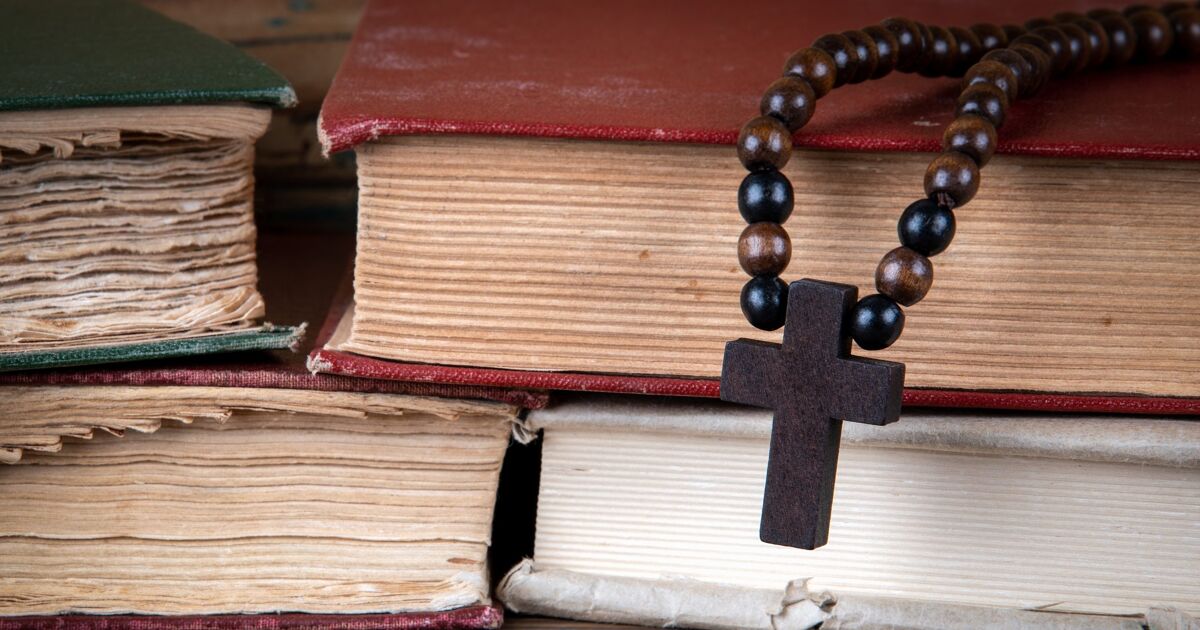 Las personas heterosexuales piensan que la religión es una buena fuerza en la sociedad. Las personas queer ven a través de eso.