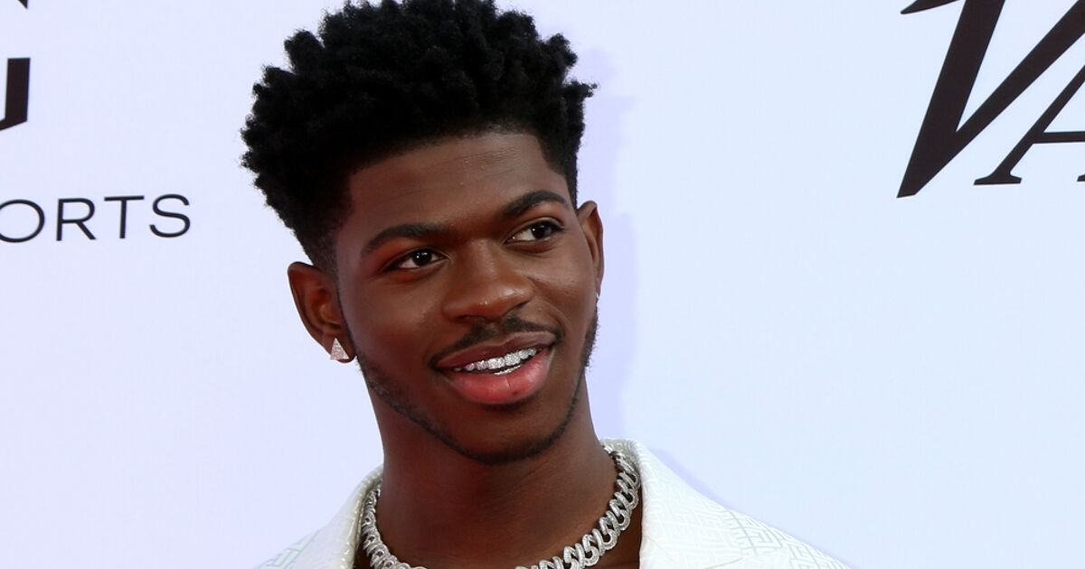 Lil Nas X acusado de 4 delitos graves por presuntamente golpear la cara de un policía