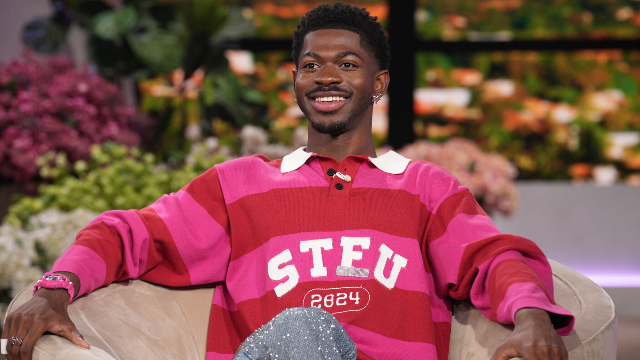Lil Nas X tiene palabras reconfortantes para los fanáticos: 'Tu chica va a estar bien'