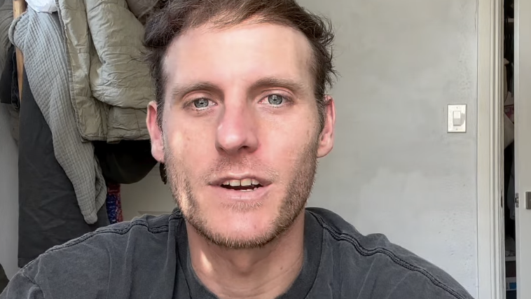 Nic Zicari ha estado lanzando su comedia surrealista queer a Netflix durante más de un año, y aquí está por qué no se está dando por vencido