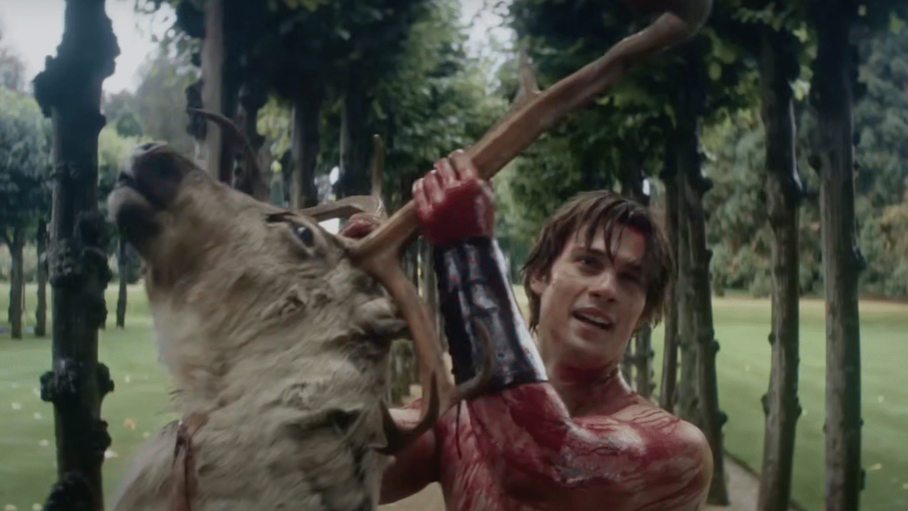 Nicholas Galitzine mata la estética de fantasía en '100 noches de héroe' con cameos de Charli XCX y más