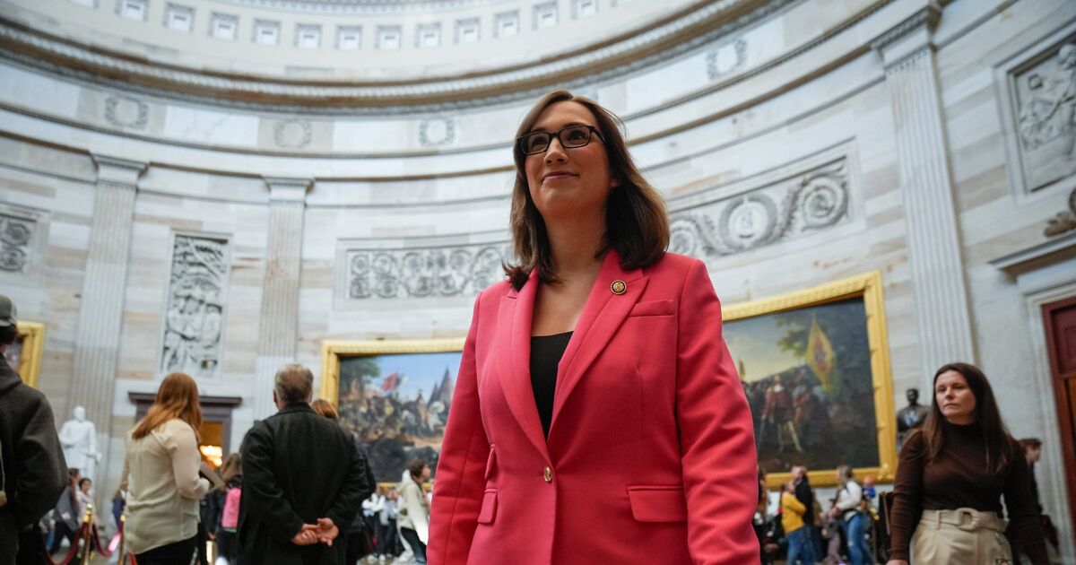 Sarah McBride llama a Fox News por estar "obsesionada" con su identidad trans