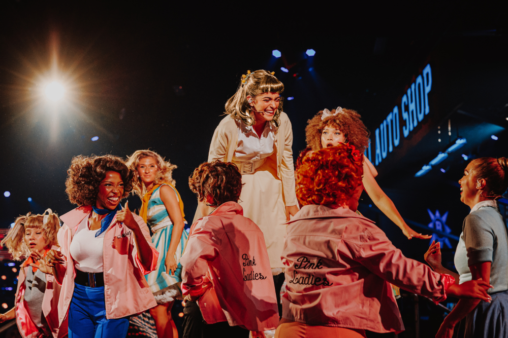 Secret Cinema's Grease: The Immersive Movie Musical es un logro ambicioso - Reseña