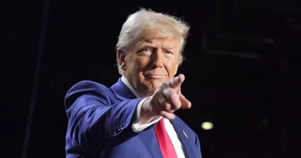 Trump publica una lista cojera de exhibiciones "Woke" Smithsonian que presentan personas Brown & Queer