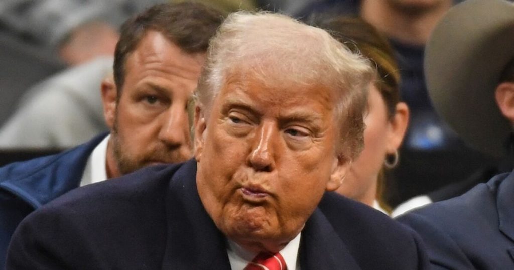 Trump recorta $ 5 mil millones en ayuda extranjera, culpa a LGBTQ+ gasto derrochador