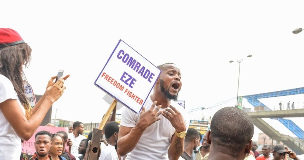 Videos impactantes muestran turbas nigerianas golpeando a hombres homosexuales en medio de una ola de anti-LGBTQ+ violencia