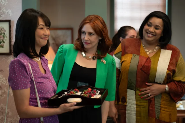 (LR) Joy Osmanski y Vera Farmiga en 'Boots'