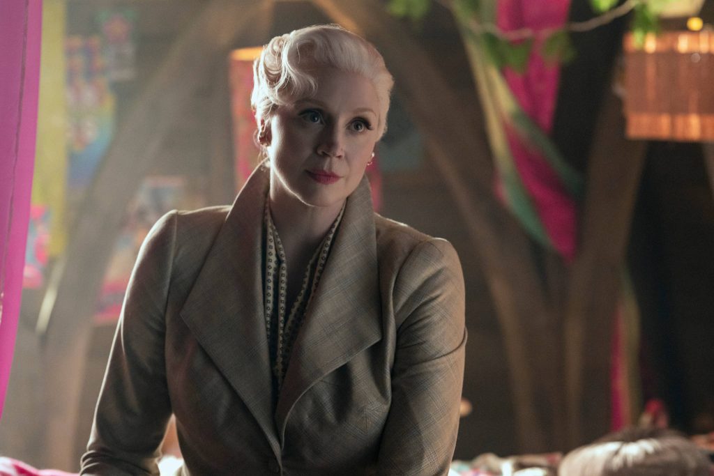 Gwendoline Christie se derrama en el regreso de la temporada 2 del 'miércoles' y por qué su guía espiritual es su rubia de caballos 'Juego de tronos' (exclusivo)