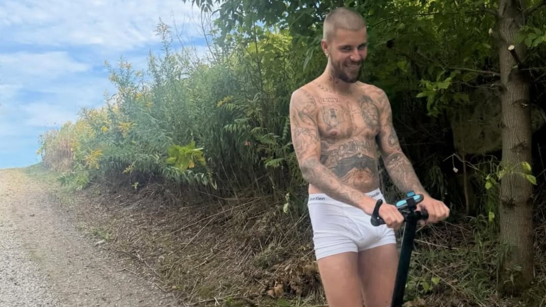 Justin Bieber monta un Segway en sus calzoncillos e Internet no puede mirar hacia otro lado