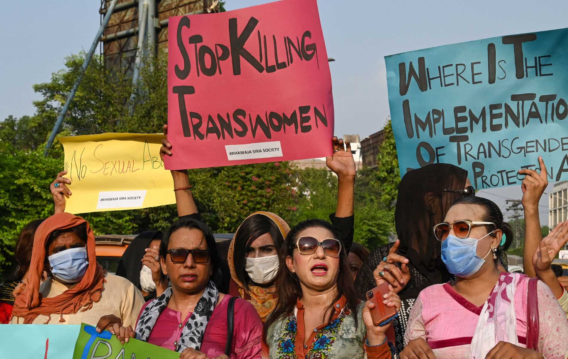 Cuerpos de tres mujeres trans encontraron 'balas' en la ciudad más grande de Pakistán