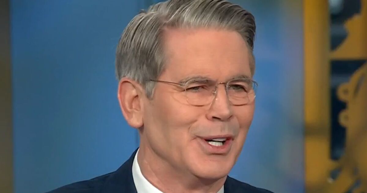 Scott Bessent se enfurece en Kamala Harris por no elegir a Pete, pero dice que tampoco lo elegiría