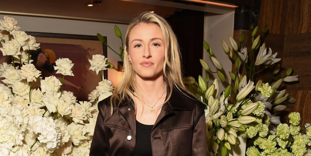 Leah Williamson parece confirmar finalmente la relación con la foto de la novia en los Ballon d'Or Awards