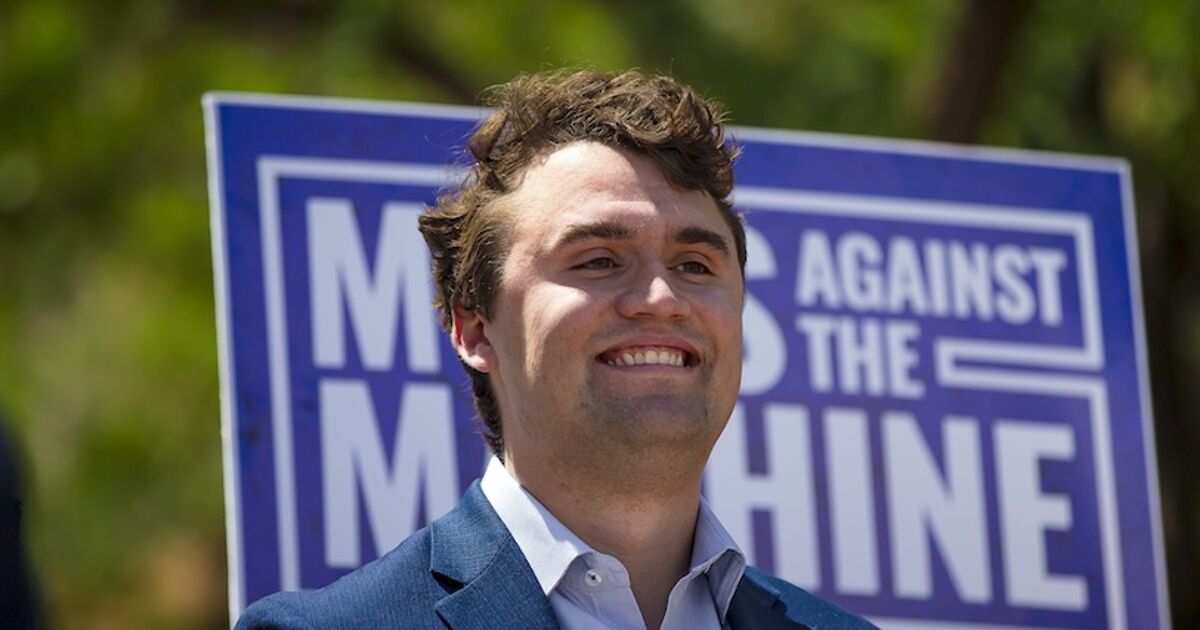 Anti-LGBTQ+ Influencer MAGA Charlie Kirk mató a tiros durante el evento en vivo