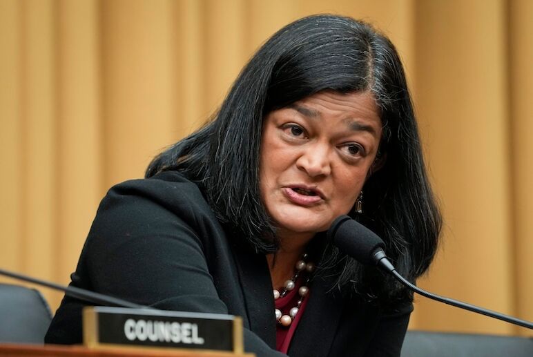 23 de mayo de 2023; Washington, DC, EE. UU.; La congresista Pramila Jayapal (D-WA) durante el Subcomité del Judicial de la Cámara sobre Integridad de Inmigración, Seguridad y Audiencia de Control sobre Inmigración y Seguridad Fronteriza en Washington. Crédito obligatorio: Jack Gruber-USA hoy