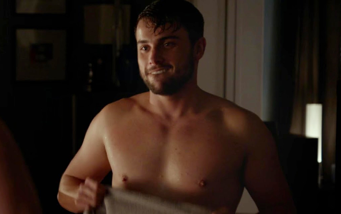 Cómo escapar con Jack Falahee de asesinato muestra la transformación muscular en nuevas fotos