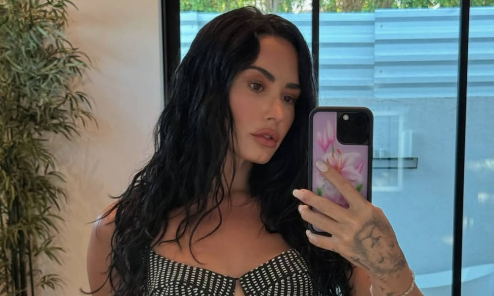 Demi Lovato deja toques de New Club Banger mientras baila con brillo y malas de peces