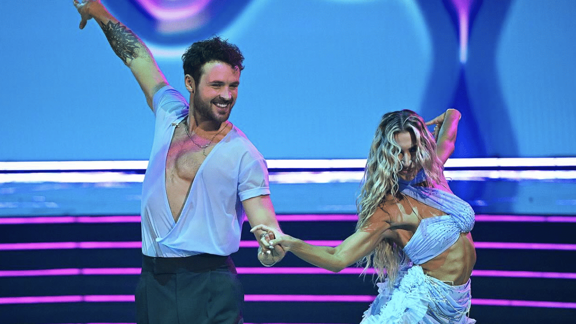 Dylan Efron se desliza en 'Dancing with the Stars' Premiere a 'Milkshake' de Kelis y agradece a Dios
