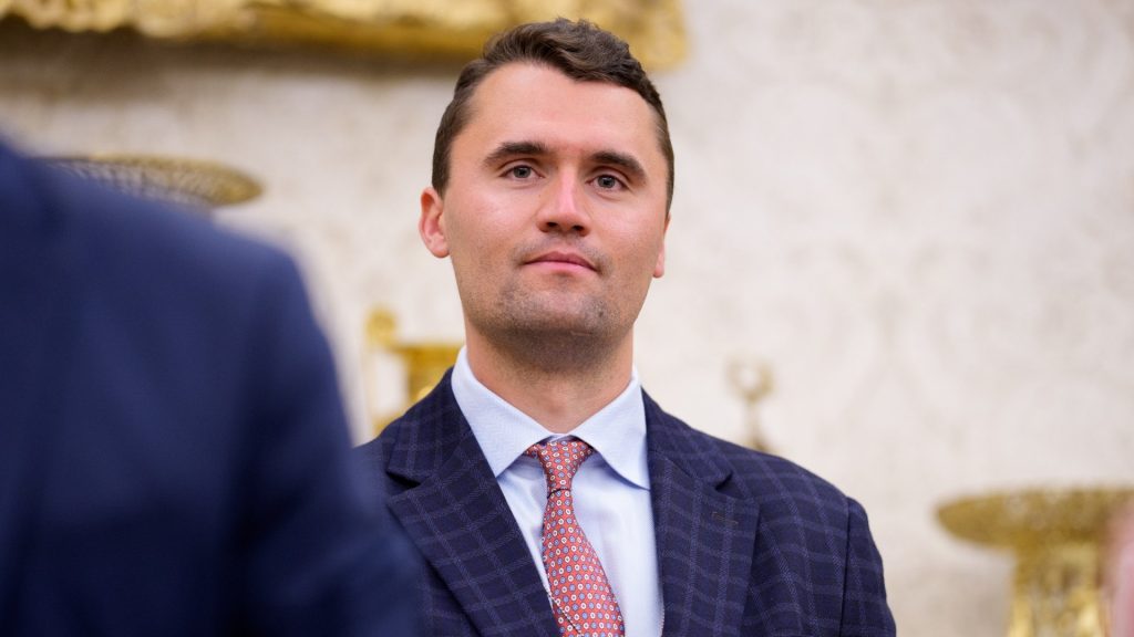 El activista anti-LGBTQ Charlie Kirk muere después de disparar en la Universidad de Utah Valley