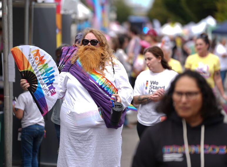Marissa Copler, como Gay Jesus, asistió al Louisville Pride Festival Décadas Resistencia y esperanza a través de los años. 6 de septiembre de 2025

