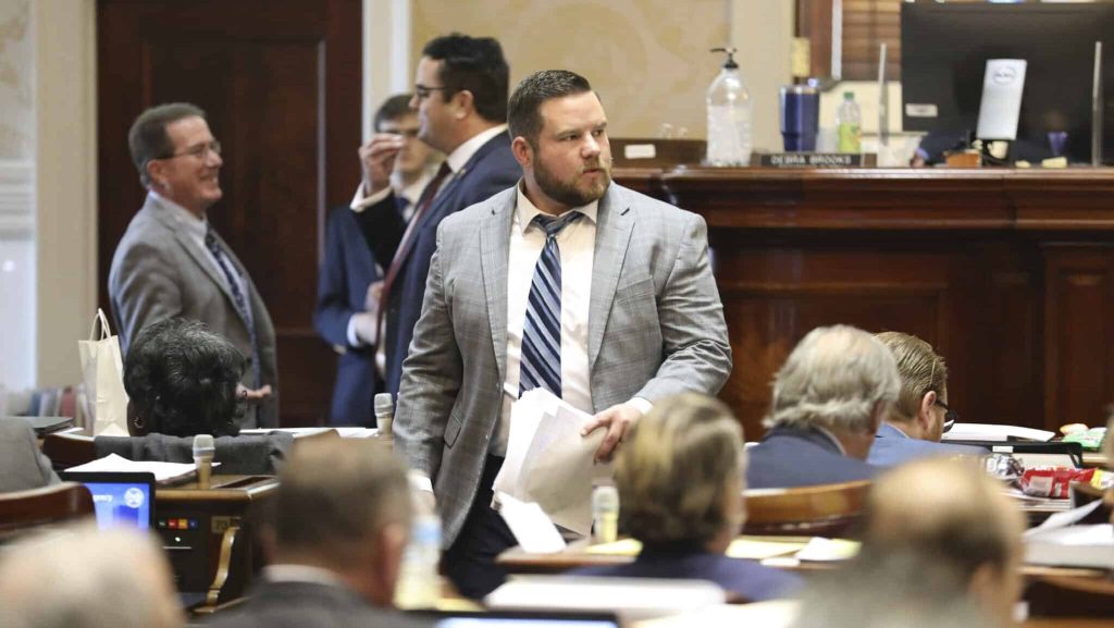 El legislador de Carolina del Sur, RJ puede declararse culpable de cargos por materiales de abuso sexual infantil poco después de decir que las personas trans 'dañan' a los niños