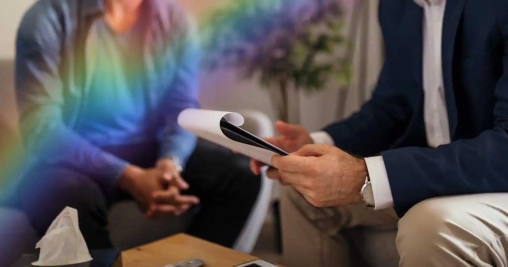 El parlamento holandés vota para criminalizar la terapia de conversión gay, mientras el Reino Unido espera la prohibición prometida