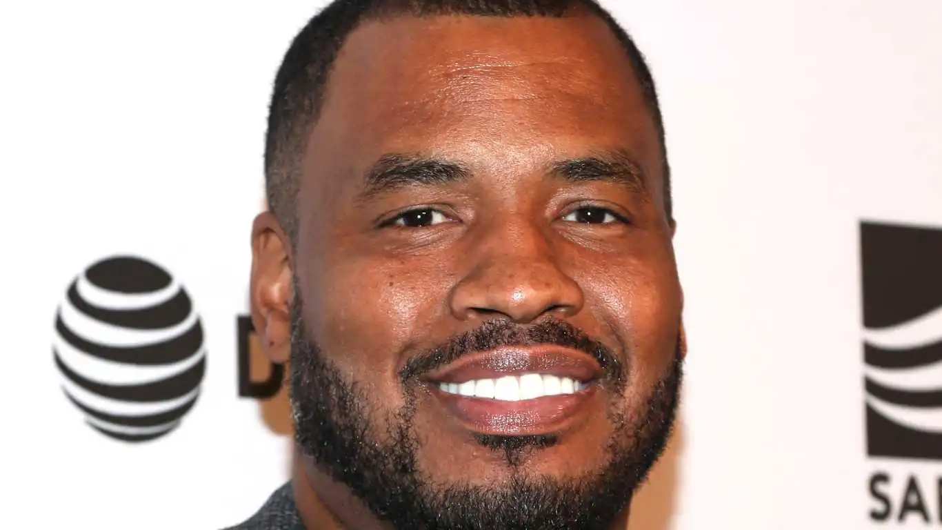 Former NBA player Jason Collins is undergoing treatment for a brain tumour.