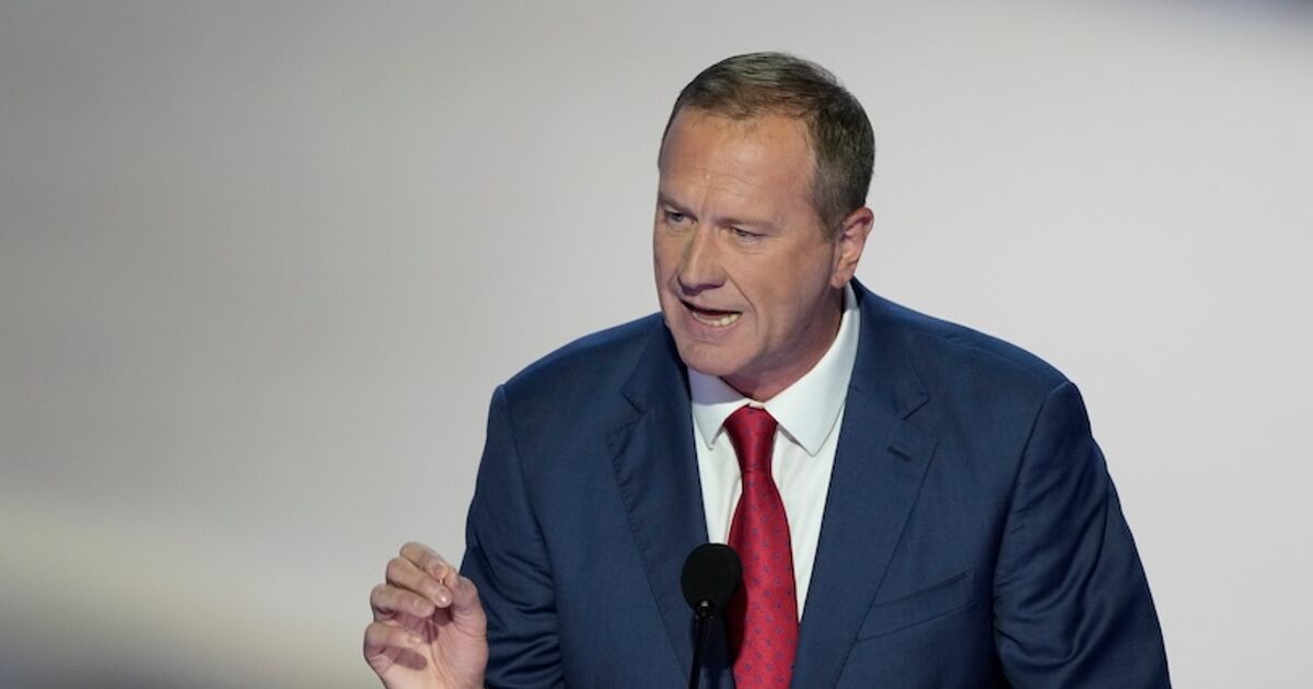El senador del Partido Republicano blanco criticó como "racista" por reclamarnos fue "construido" por y para "nosotros"