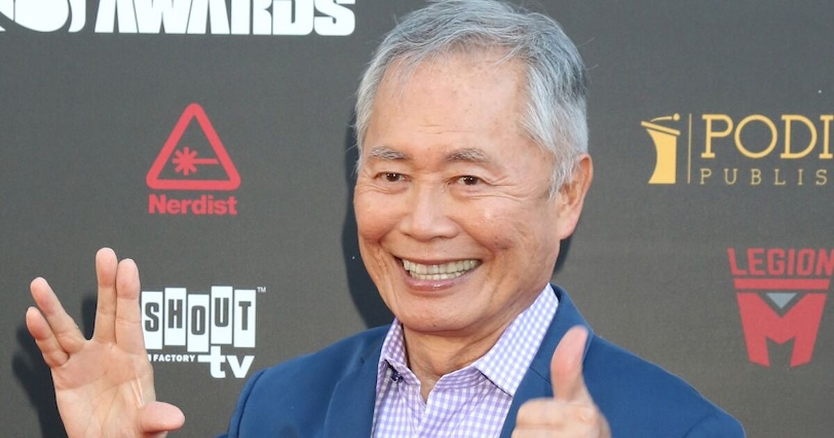 George Takei se realiza con audazmente una nueva misión para luchar contra las prohibiciones de libros anti-LGBTQ+