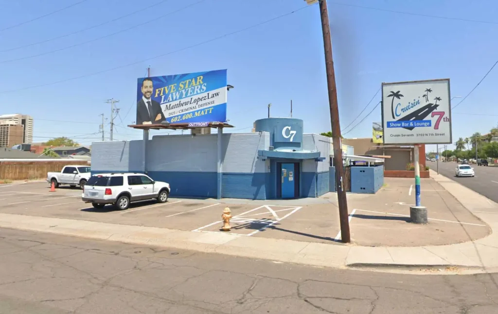 Hombre arrestado por amenazar con 'disparar' el bar gay después de ser 'desencadenado' por la muerte de Charlie Kirk