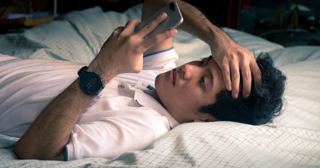 Los jóvenes LGBTQ+ pueden estar en línea. Pero esa libertad viene con peligro.