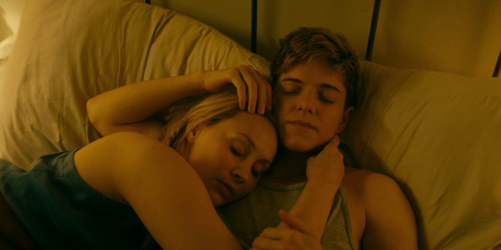 Mae Martin admite que se sorprendieron por lo oscuro que se volvió su thriller de Netflix 'Wayward' (exclusivo)