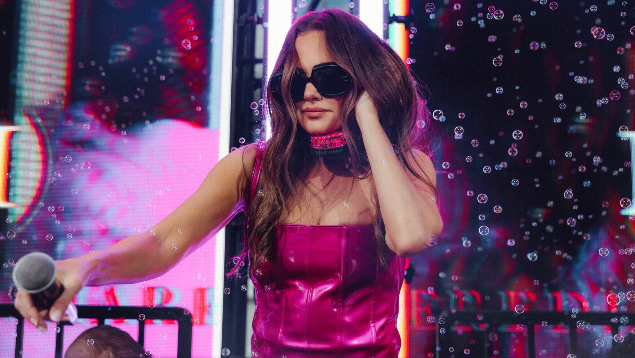 Meredith Marks gira en la vida nocturna con la gira Naughty & Ice DJ de Outhoud