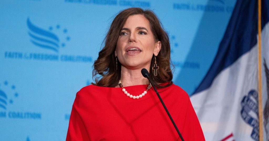 Nancy Mace llamó "irrespetuosa" a su cara mientras deja caer contra los insultos frente al Capitolio