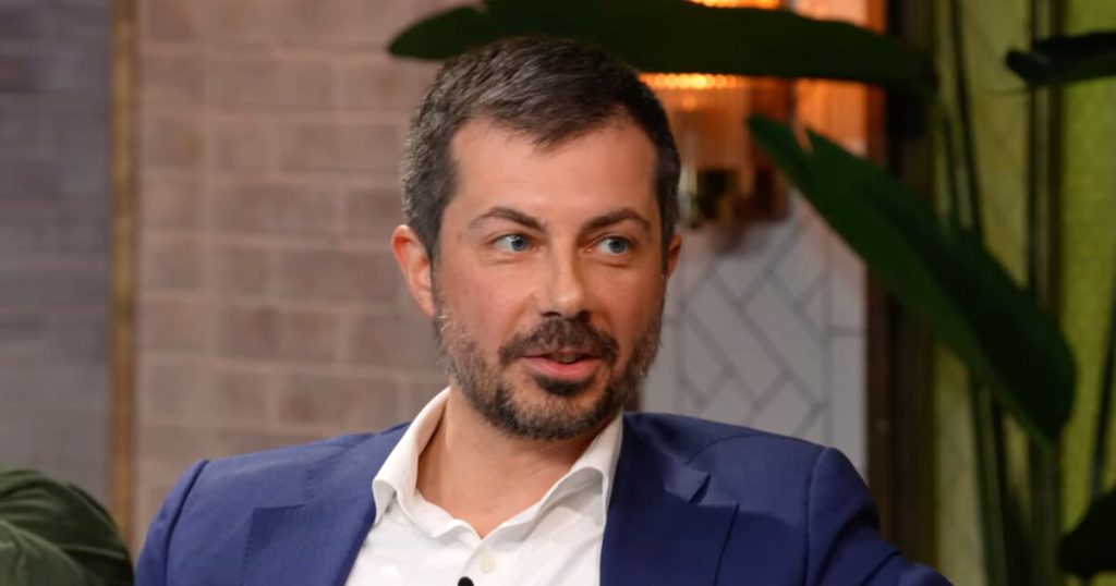 Pete Buttigieg da a la presidenta por tratar de "explotar" el asesinato de Charlie Kirk