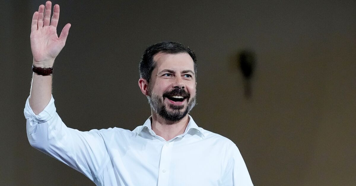 Pete Buttigieg dice que el "regañón" de izquierda ha alejado a los jóvenes
