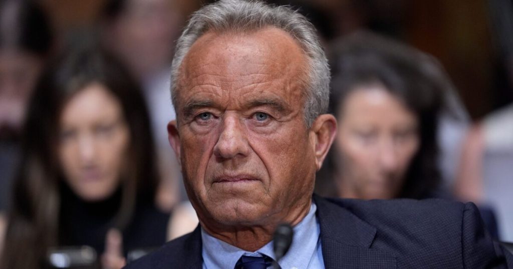 RFK JR le grita a Senator por preguntar sobre algo que dijo la semana pasada: "¡Estás siendo deshonesto!"