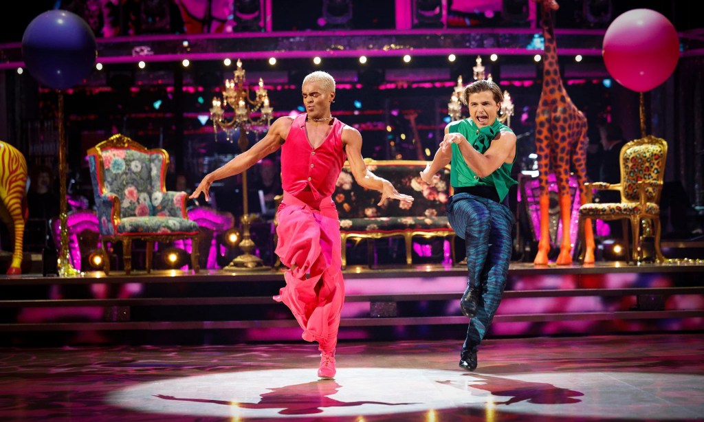 Layton Williams y Nikita Kuzmin bailando en Strictly