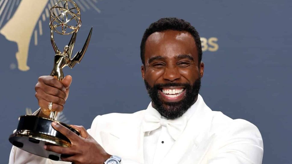 Tramell Tillman hace que Emmy History sea el primer ganador negro en el apoyo del drama para 'Severance'